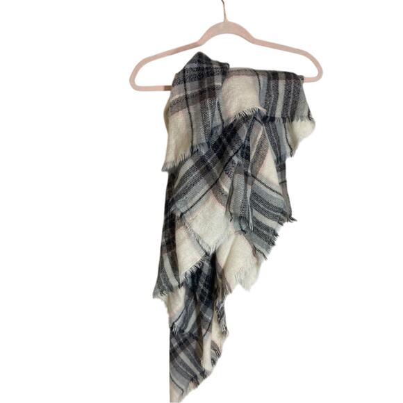 Steve MaddenSlavic Gingham One Size Plaid Blanket Scarf